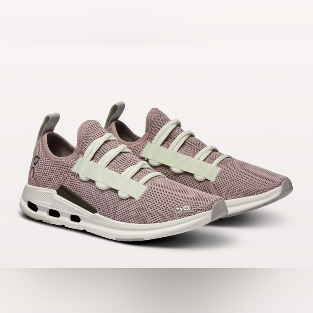 On Running Women's Cloudeasy Sneaker in Heron/Aloe- Size 8- New with Box